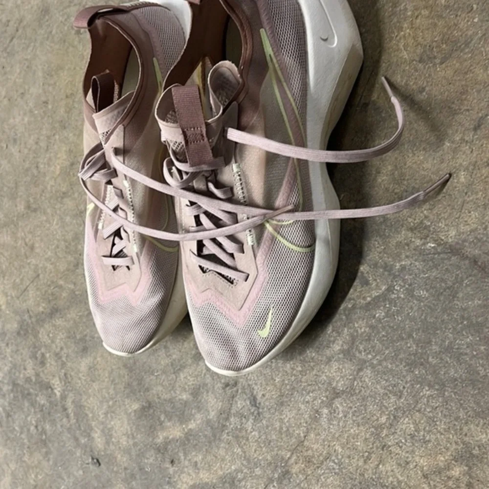 Nike Vista Lite Women's Pink Running Shoes size 39.5 /9